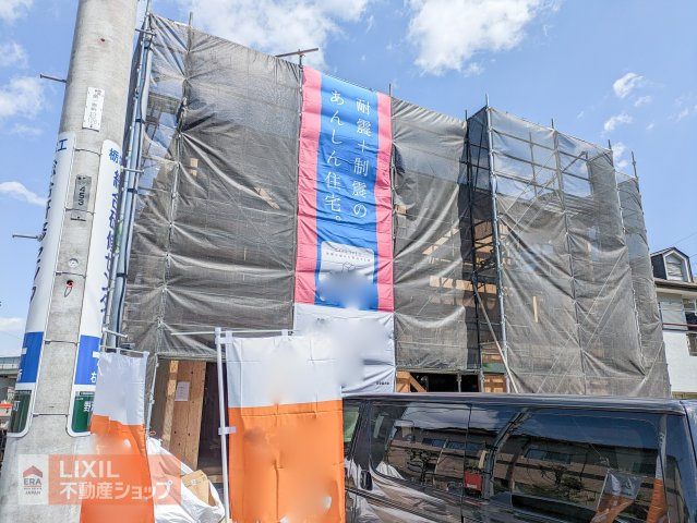 【現地写真】1号棟　建築中。並列2台駐車可です。