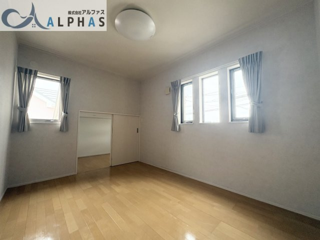 ■たっぷりの採光が入り、お部屋の雰囲気を明るくしてくれます♪