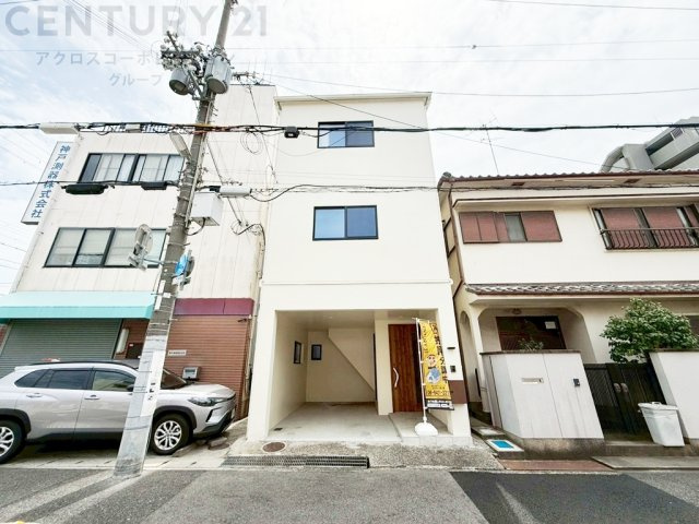 前面道路は約12幅あり駐車がスムーズです。