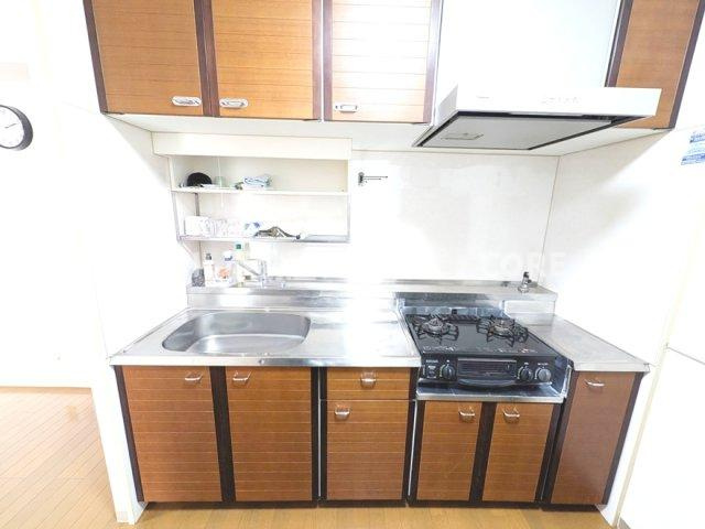 沢山の調理器具や調味料が収納でき、大きな流しもついてます　毎日のお料理が楽しみです。