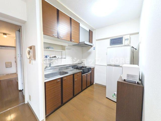 独立型のキッチンは、「見せる収納」を意識しなくて良いので、自分が使いやすいように道具を配置できます。