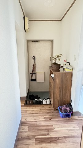 数年前に床を張り替えてあるので綺麗な廊下です。