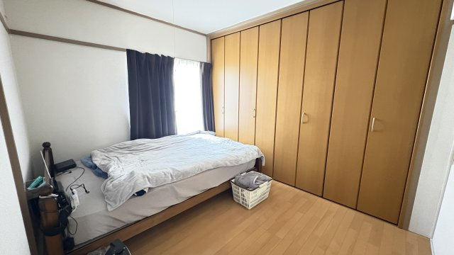 収納スペースが充実しているため、お荷物が増えてもお部屋を広々とお使いいただけます。