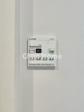 【浴室乾燥機】暖房・冷風・換気・乾燥が可能です。毎日を快適に過ごせるうれしい機能が揃っています。雨の日の洗濯物も安心です。