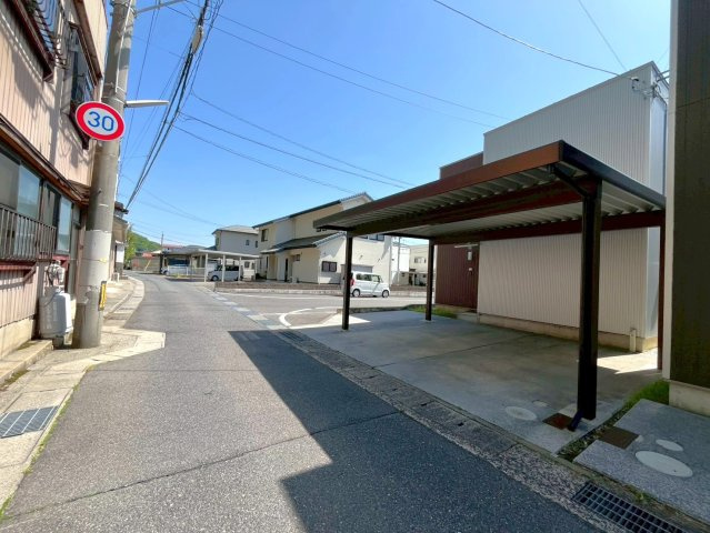 4.2ｍの前面道路。19時までは一方通行です。