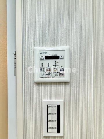 【浴室乾燥機】暖房・冷風・換気・乾燥が可能です。毎日を快適に過ごせるうれしい機能が揃っています。雨の日の洗濯物も安心です。
