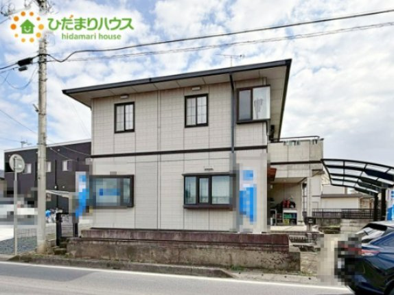 明るい光が差し込む開放感あふれる住まいです。