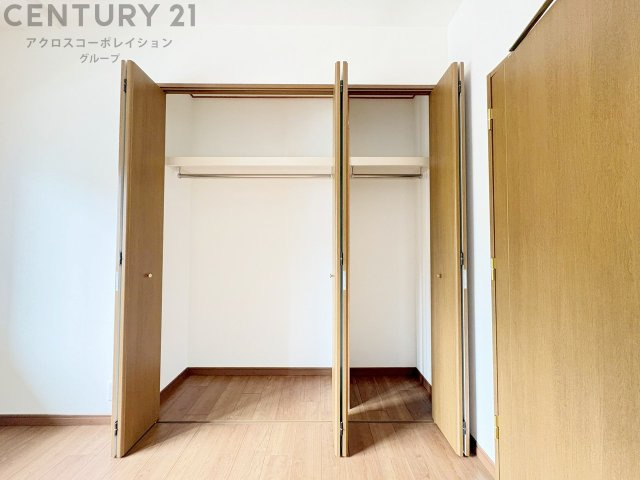 衣類やアクセサリー、小物類の収納が便利で整理整頓がしやすく、部屋の美観を保ちつつ、スペースを最大限に活用できます。衣服のしわやダメージを防ぎ、長持ちさせることができます。　