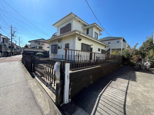 物件の詳細については、現地を見てわかること以外に、役所や法務局などで調べないとわからないことがあります。そのため、現地に行く場合は、もしこの物件を買ったらどのような生活ができるかをイメージしましょう。