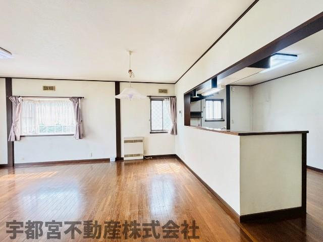 【内装/現地写真】キッチン部分は奥行きと広さも十分にあり大人2人立ってもゆとりの広さです。