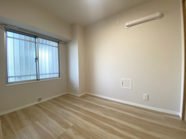 洋室4.7帖　（間取り図右上）