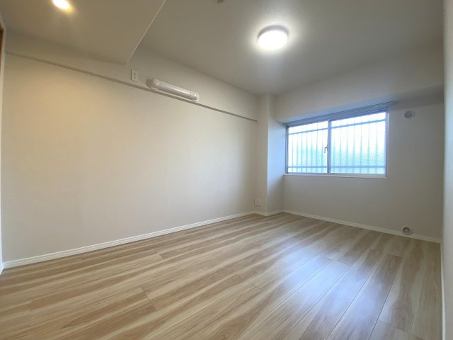 洋室6.1帖　（間取り図左上）