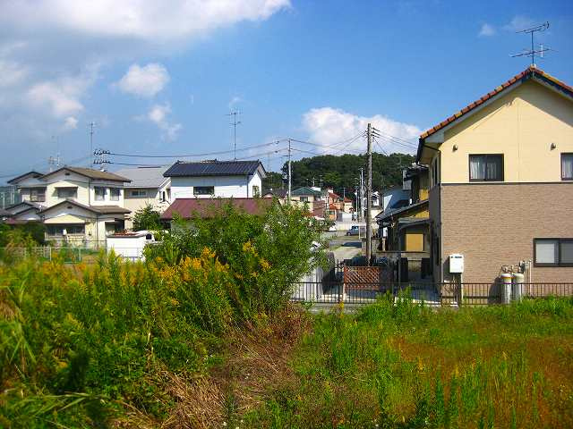 敷地内部から東方向への写真です。