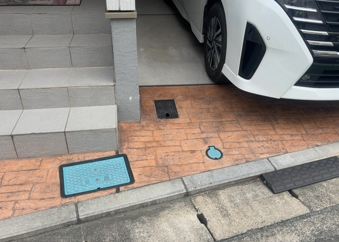 敷地内に散水栓や立水栓があると便利です。水道水を直接利用できるため、水を運ぶ手間を省くことが出来ます。大量の水を必要とする洗車作業や清掃などに役立ちます。その他設備とあわせて、現地でご確認ください。