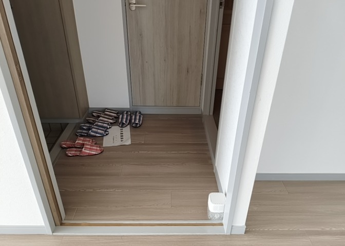 内装はとにかくおしゃれなものがいい！と選ぶ前に、まず住んだ後のことを想像してみましょう。住んでみたらコンセントの位置が悪くて使いにくいなど出てきます。事前にどの家電をどこに置くか想定しておきましょう。