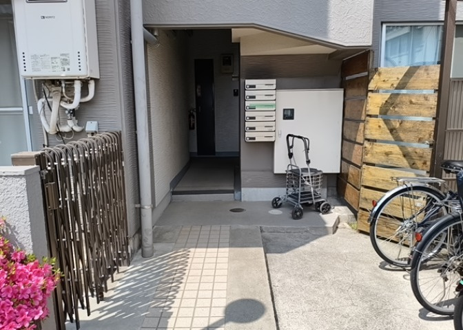 マンションのエントランスには、もともと風よけや防犯の役割がありますが、マンションによって宅配ボックスなどの設備が備わっている所もあります。日々の生活をイメージしながら生活しやすさをチェックしましょう。