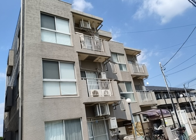 外観はマンション管理がされているかの目安になります。築年数が古いと、壁面は劣化してひび割れが生じることも！建物が古びていても細かいところが修繕されていると、きちんと管理されているなぁと感じるでしょう。
