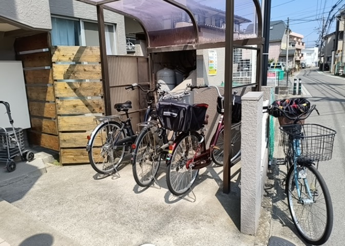 マンションの駐輪場は、事前に空きがあるか確認を取ると安心です。せっかく入居したのに駐輪スペースがない！なんてことになったら大変ですよね。そこで、内見時や購入前にはまず事前に確認しておくと良いでしょう。