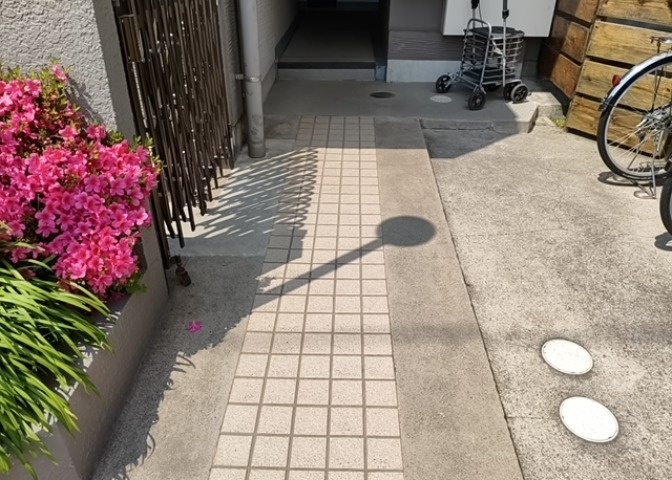 駐車場と明記されていても、最小スペースでつくられた駐車場だと大型車は駐車できなかったり、出入りしにくくなったりする可能性があります。お車のサイズと購入したい物件の駐車場のサイズを現地で確認しましょう。