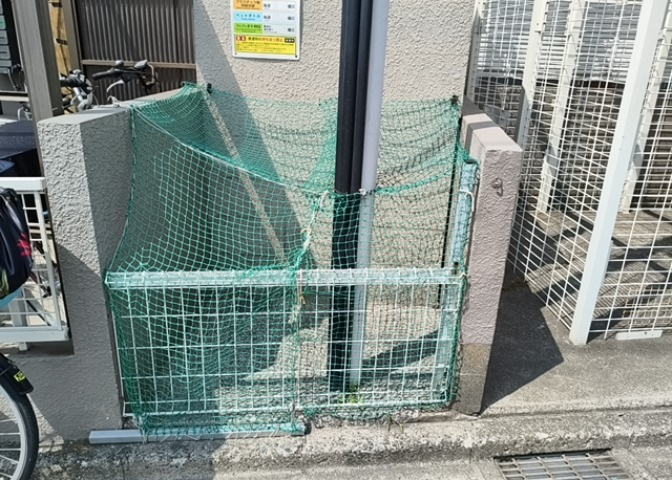 共有部分は、住民なら誰もが使える設備のこと。例えば駐車場やエレベーター、インターネット設備、セキュリティ設備などがあります。他にも、マンションの廊下・外部階段やエントランス・ゴミ置き場などがあります。