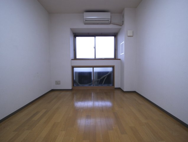 洋室になります。　広さは約7.1帖ございます。