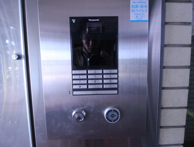 オートロックが備え付けられております。