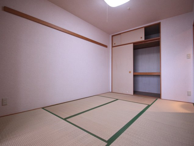 和室になります。　広さは6帖ございます。