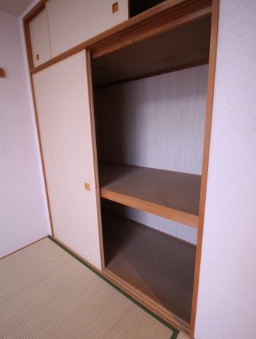 収納部分になります。　沢山収納してお部屋を広くお使いいただけそうですね♪
