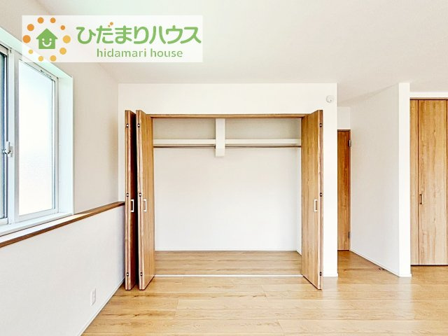 ハンガーパイプ付でお洋服の出し入れもラクラクです！