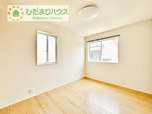 お掃除しやすく、清潔感を保てるのでダニも発生しにくいフローリング♪