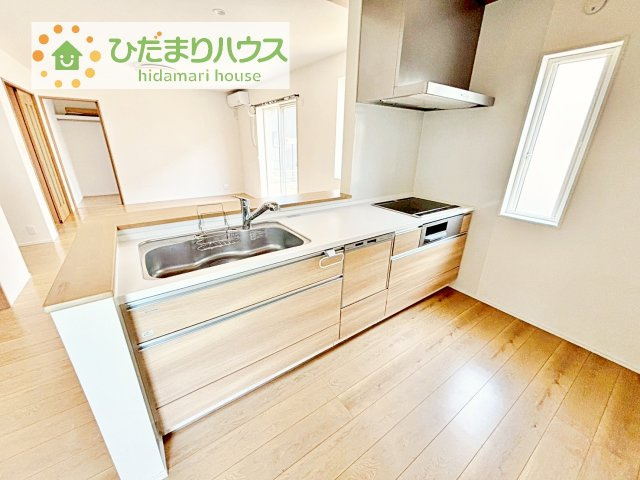 料理をしながらでも、ご家族との会話を楽しめる対面式キッチン♪
