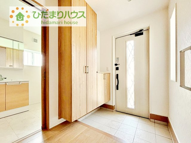 スニーカーマニアも納得の天井まであるシューズボックス!(^^)!