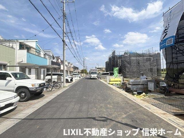 西側から見た前面道路