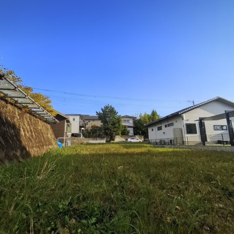 土地だけ先に押さえて、建築はじっくり検討も可能。資金計画やライフプランに合わせて、納得の家づくりができる“建築条件なし”の売地です