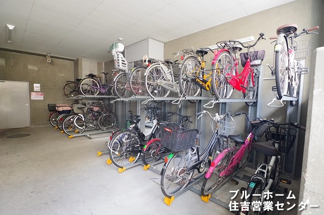 屋内駐輪場がございます！