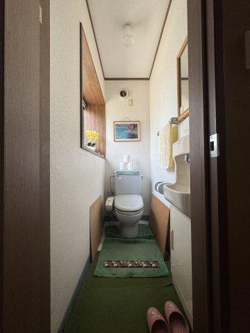 【東区粟山4丁目 中古戸建のトイレ】