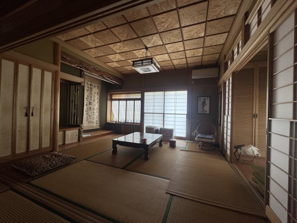 【東区粟山4丁目 中古戸建の和室】