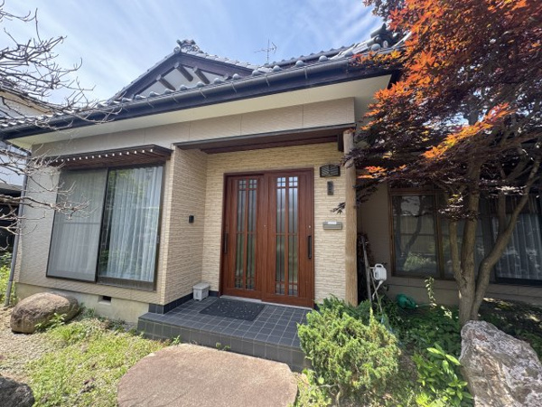 【東区粟山4丁目 中古戸建の玄関】