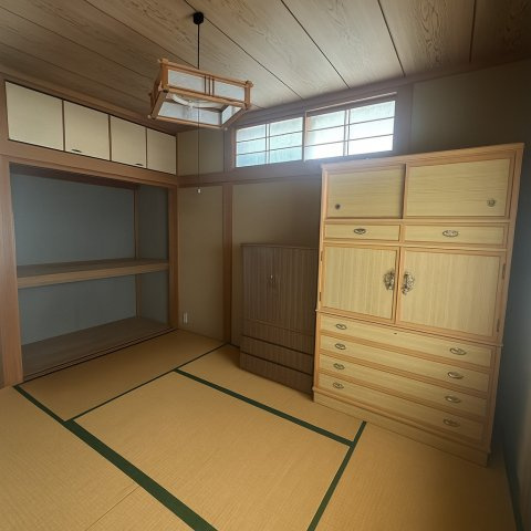 【東区粟山4丁目 中古戸建の和室】