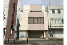 横手市前郷一番町事務所居宅の外観