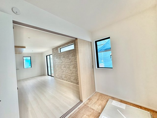 リビングに隣接したお部屋はキッズスペースやワークスペースにも活用可能