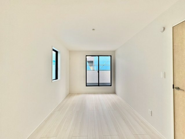 洋室7.1帖・WIC付き！収納の確保された住空間で、生活感を抑えてすっきりとした印象に。