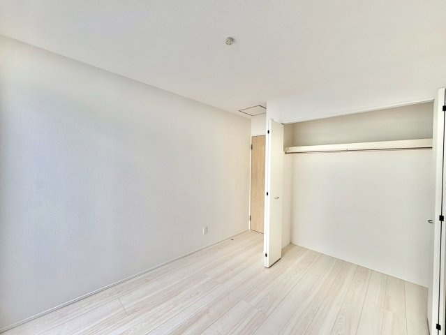 洋室5.2帖・収納付きで、お部屋がすっきり片付きます。
