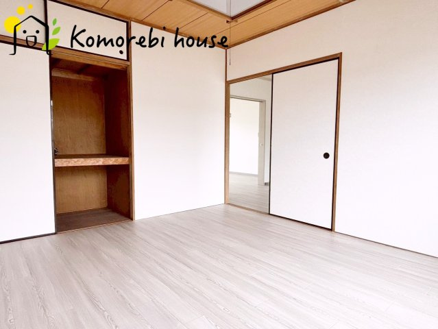 落ち着いた色調の洋室です