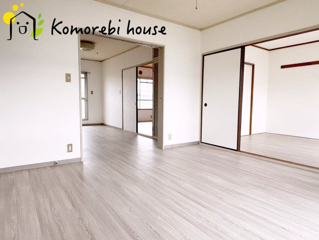 ゆったり過ごせる居間です
