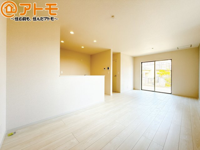 家族団らんのイメージは、リビングを思い浮かべませんか？リビングこそ広々としたお部屋が良いですね♪