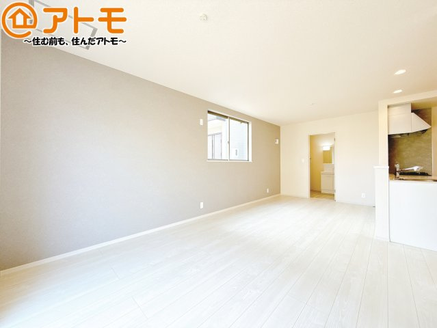 日当たりのよいリビングは、一年を通してぽかぽかとしています。家族が自然と集まる空間になりそうですね♪
