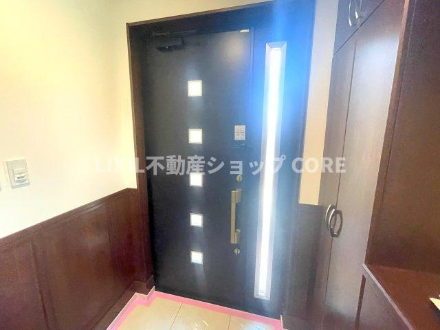 玄関ホールがスッキリ広々としていると帰る時も出ていく時も気持ちが良いものです！　