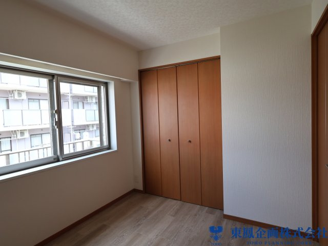 ＜6帖洋室＞　使い勝手のよいお部屋です。