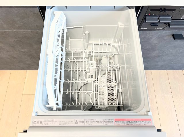 ◆食後の食器洗いは食洗機にお任せ！ご家族と団らんの時間を。家事の時短に効果大の食洗器付き。高温洗浄、節水効果もございます。